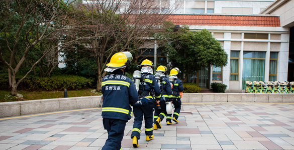 推进落实安全生产责任，加强安全生产标准化建设